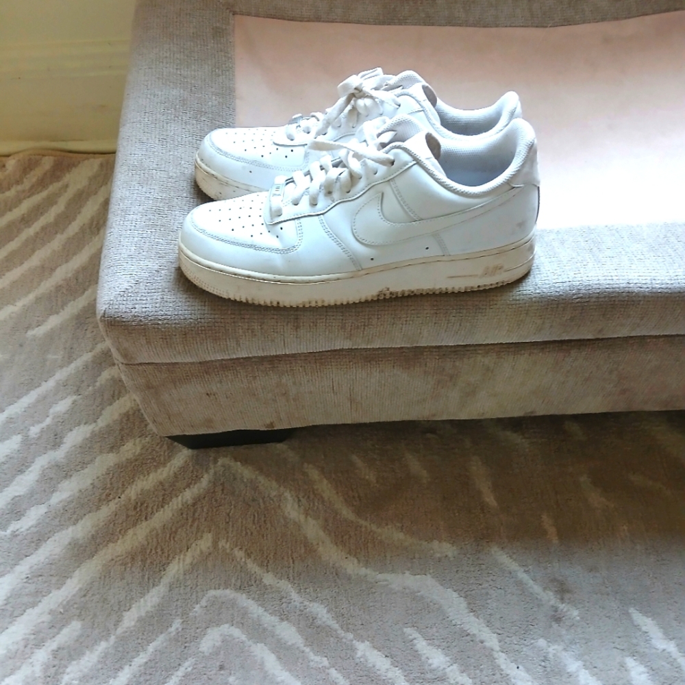 A of Air Force One, A pair of Daisy Fuentes